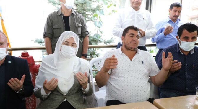 Meral Akşener'den Emirhan Yalçın'ın ailesine taziye ziyareti