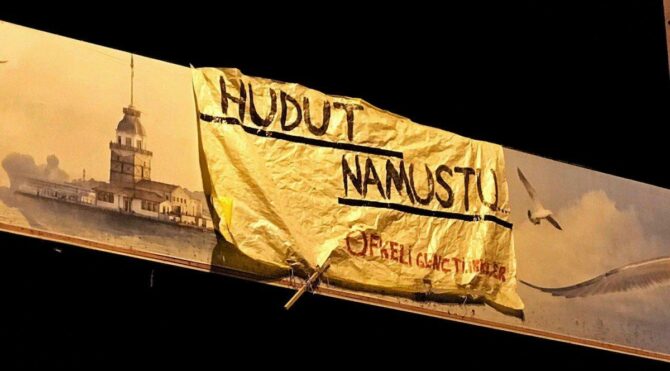 'Hudut Namustur' yazılı pankartı asan 6 genç gözaltına alındı